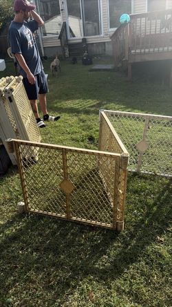 Play pin gate