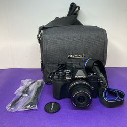 Olympus OM-D E-M10 Mark III - 16.1 MP Digital Camera & 14-42mm Zoom Lens W/BAG