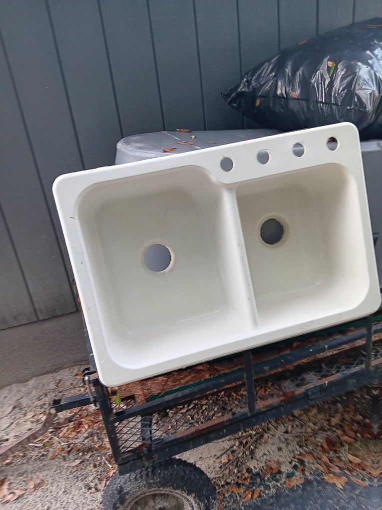 STERLING HARD PLASTIC DOUBLE SINK