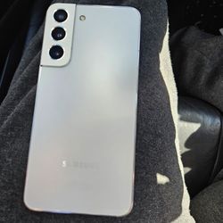 Galaxy S22 • 🔐 UNLOCKED • 128 GB    (Price Firm)
