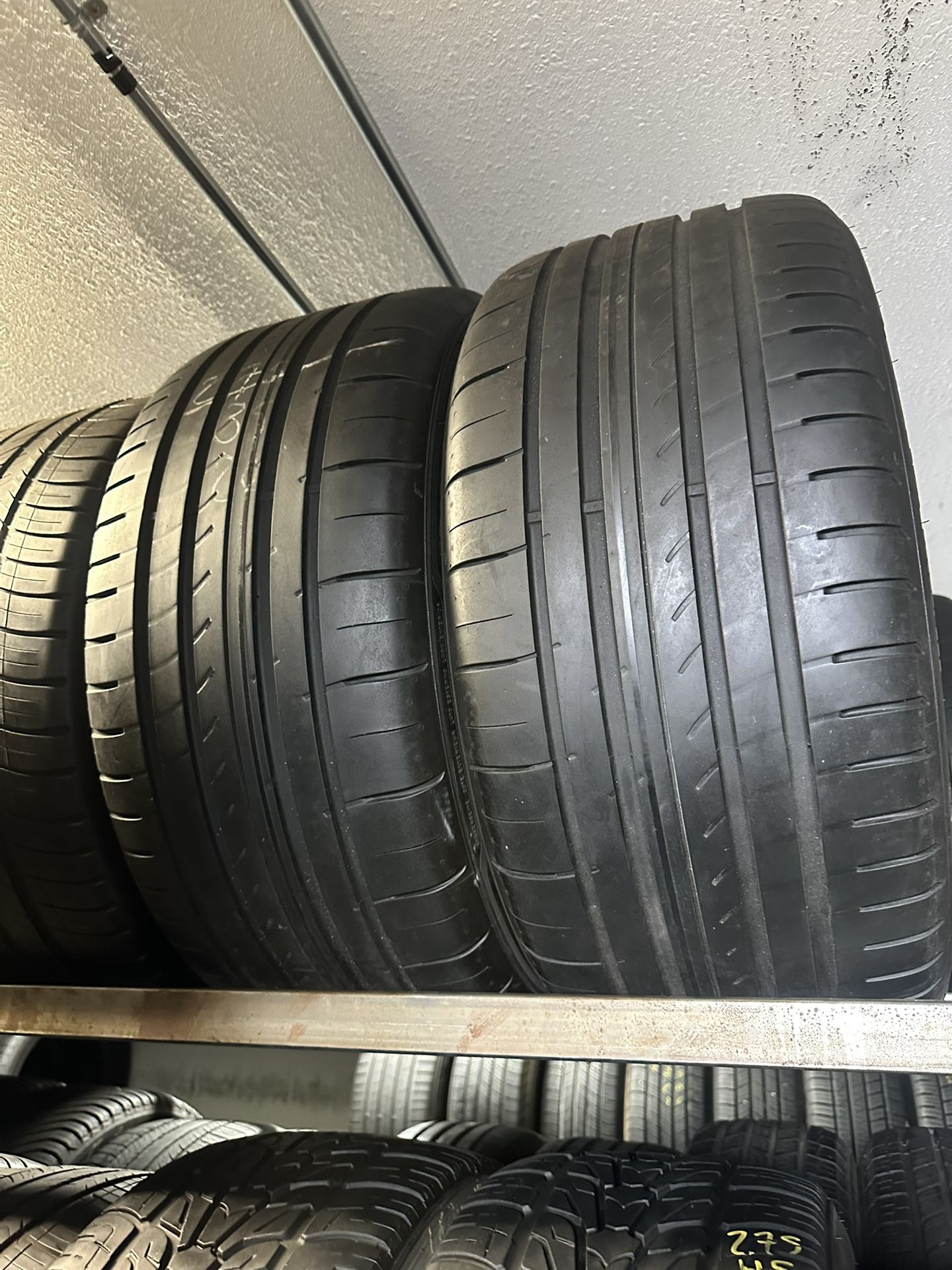 PAIR OF TIRE 275 35 20 GOODYEAR 85% LIFE