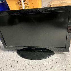Toshiba TV 40" Plug in your Roku Apple TV Firestick Games Not Smart Works Perfect!