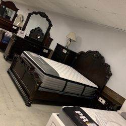 4-pc Queen Bedroom Set ( Bed/Dresser/Mirror/NS) New In Stock