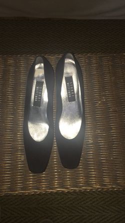 Stuart Weitzman black pumps 8n