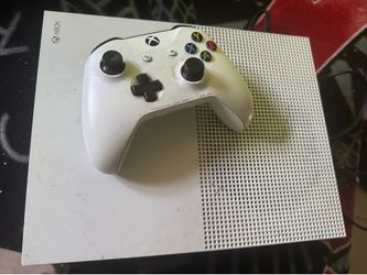 Xbox one s with controller