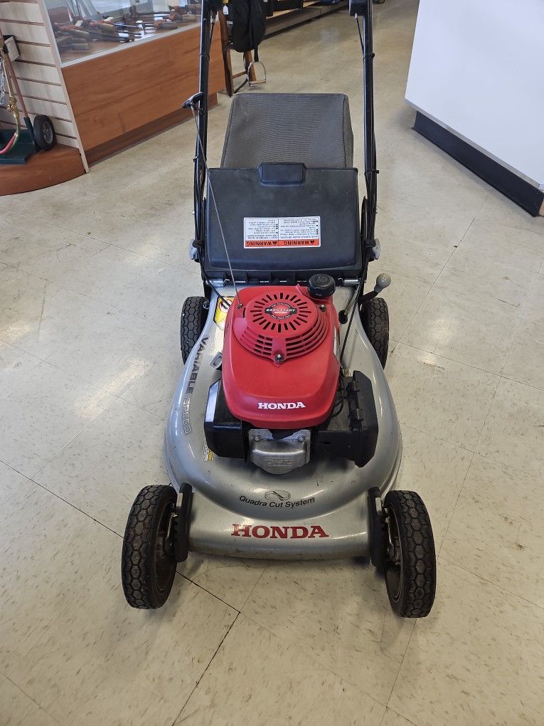 Honda 21" Self-Propelled 160cc Lawn Mower with Bag 813082-1