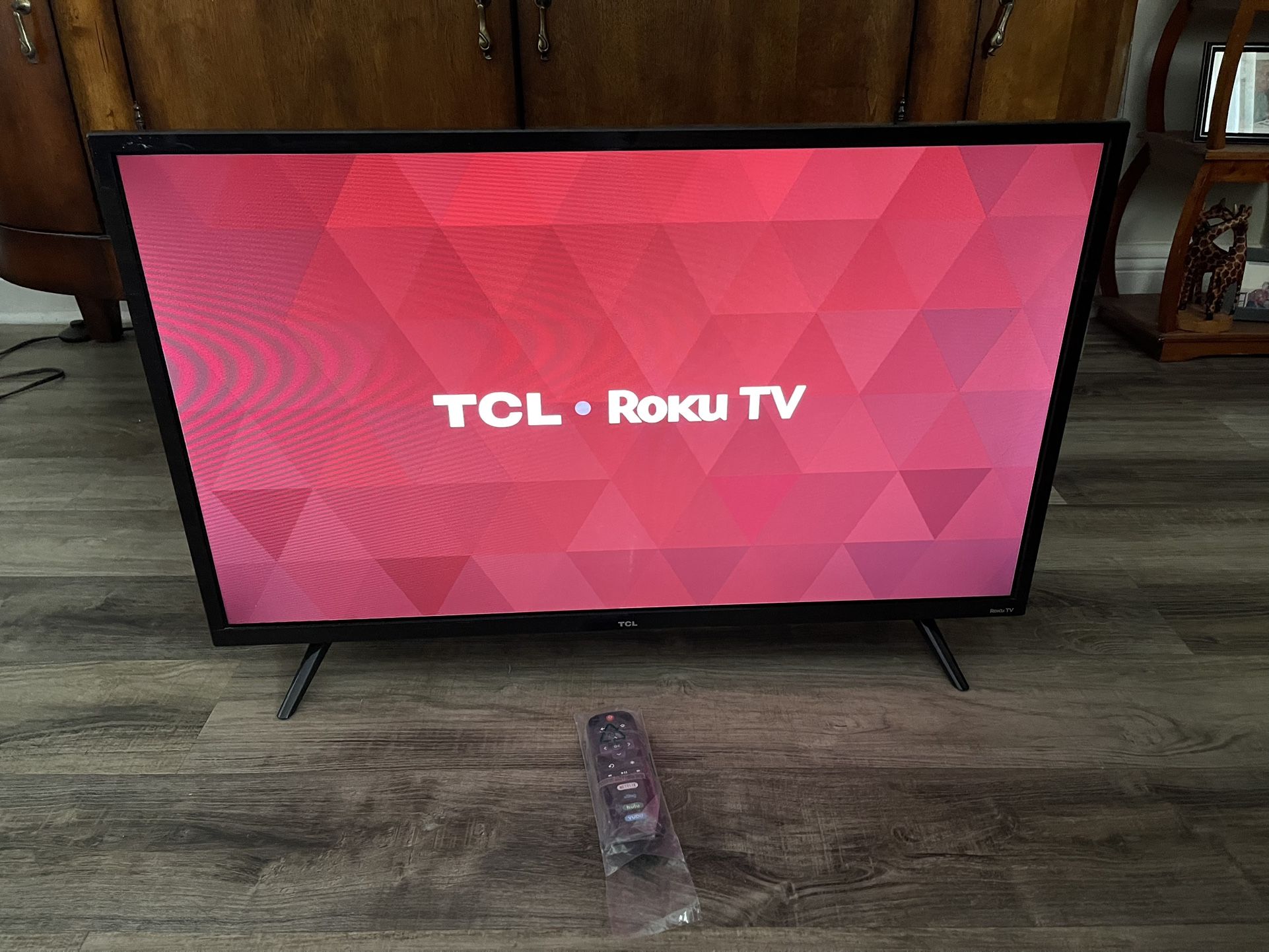 TCL 32” Smart Roku TV With Remote Control $60 Firm On Price