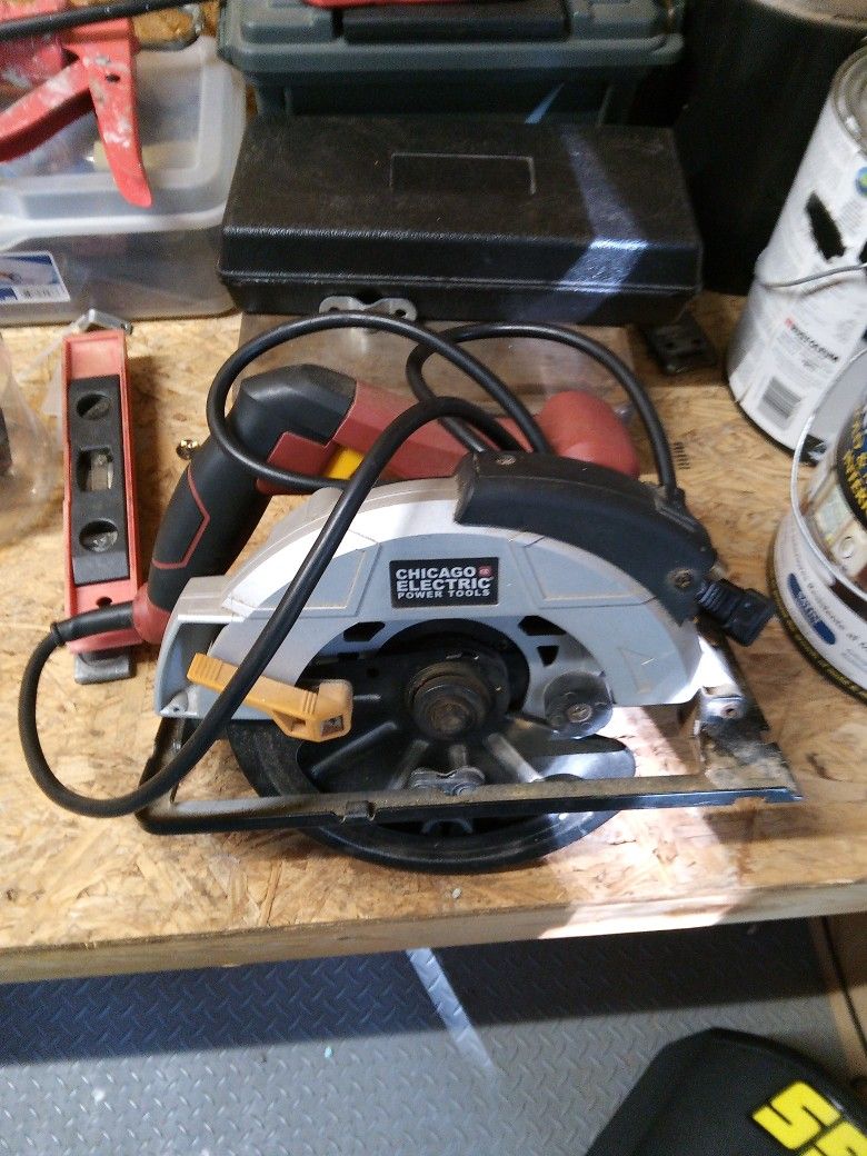 Chicago Electric Circular Saw 