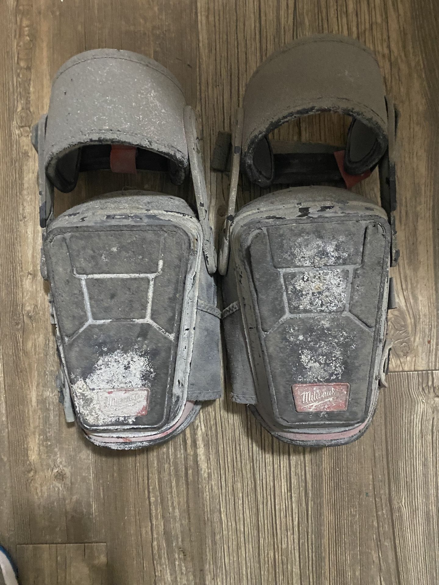 Milwaukee gel zone kneepads