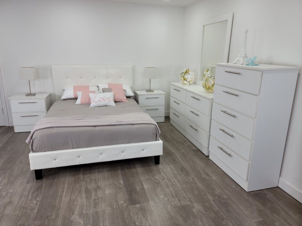 Brand New Queen Bedroom Set / Juego de Cuarto Nuevo a Estrenar... Fast Delivery 🚚