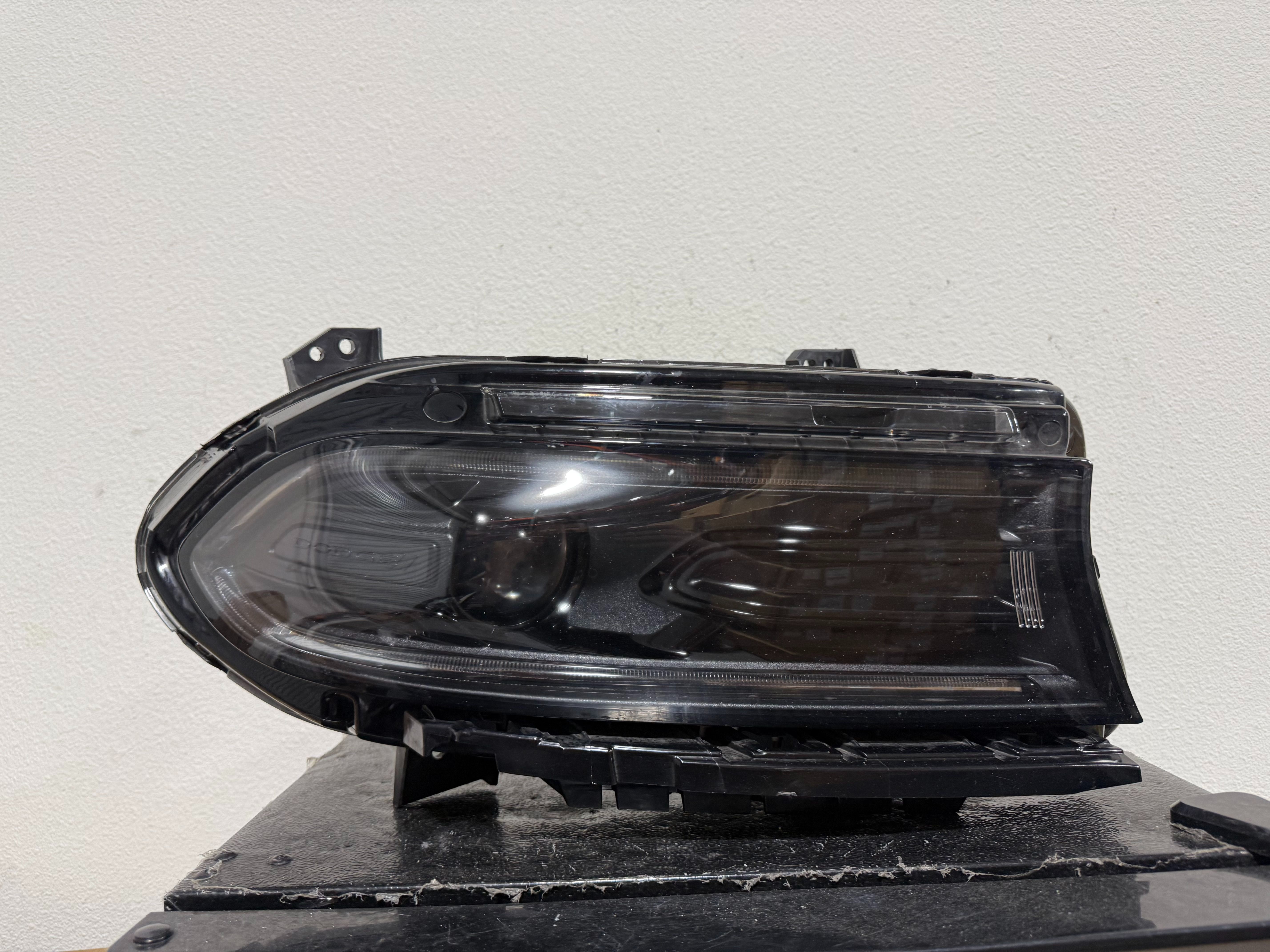 DODGE CHARGER RIGHT HEADLIGHT 2022