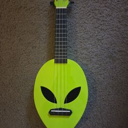 Mahalo Alien Soprano Ukulele