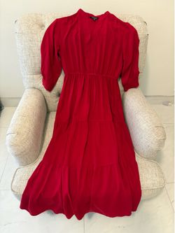 Vestido midi rojo pasión con volantes