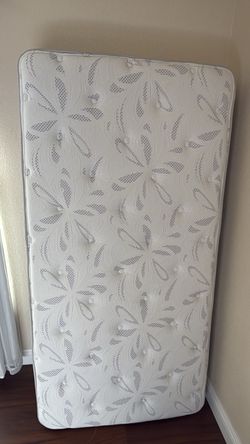 Twin Mattress White Floral Pattern
