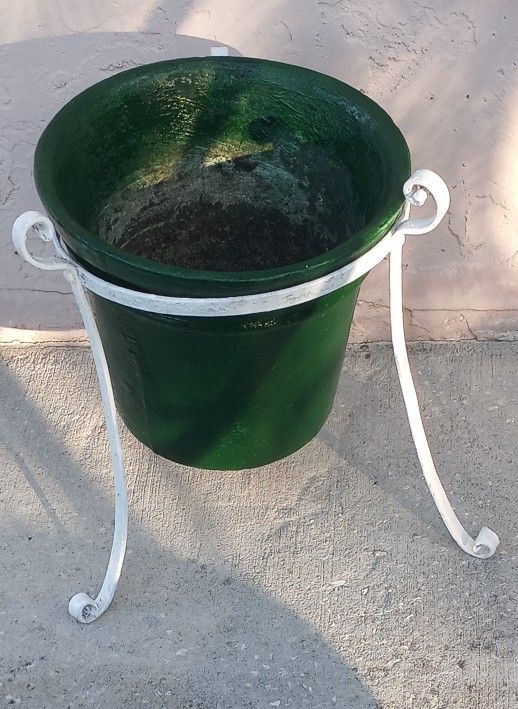 Traditional Cement Flower Pot With Metal Stand