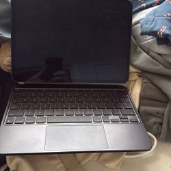 Apple iPad Pro Cellular With Magic Keyboard 