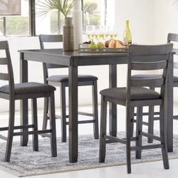 5 piece Dining Set Pub/Counter height gray table and 4 chairs $450 pick up delivery available 