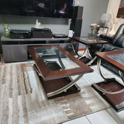 Rectangle Cockteil Table And Coffee Tables With Carpet