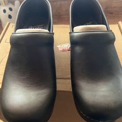 Nursing Shoes - Dansko Women’s 8.5-9