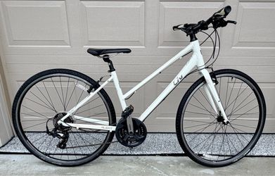 Liv Alight Lightweight Hybrid Bike – 21 speed- Excellent Condition