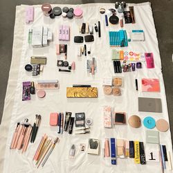 Cosmetics / Makeup The Whole Lot For 100$