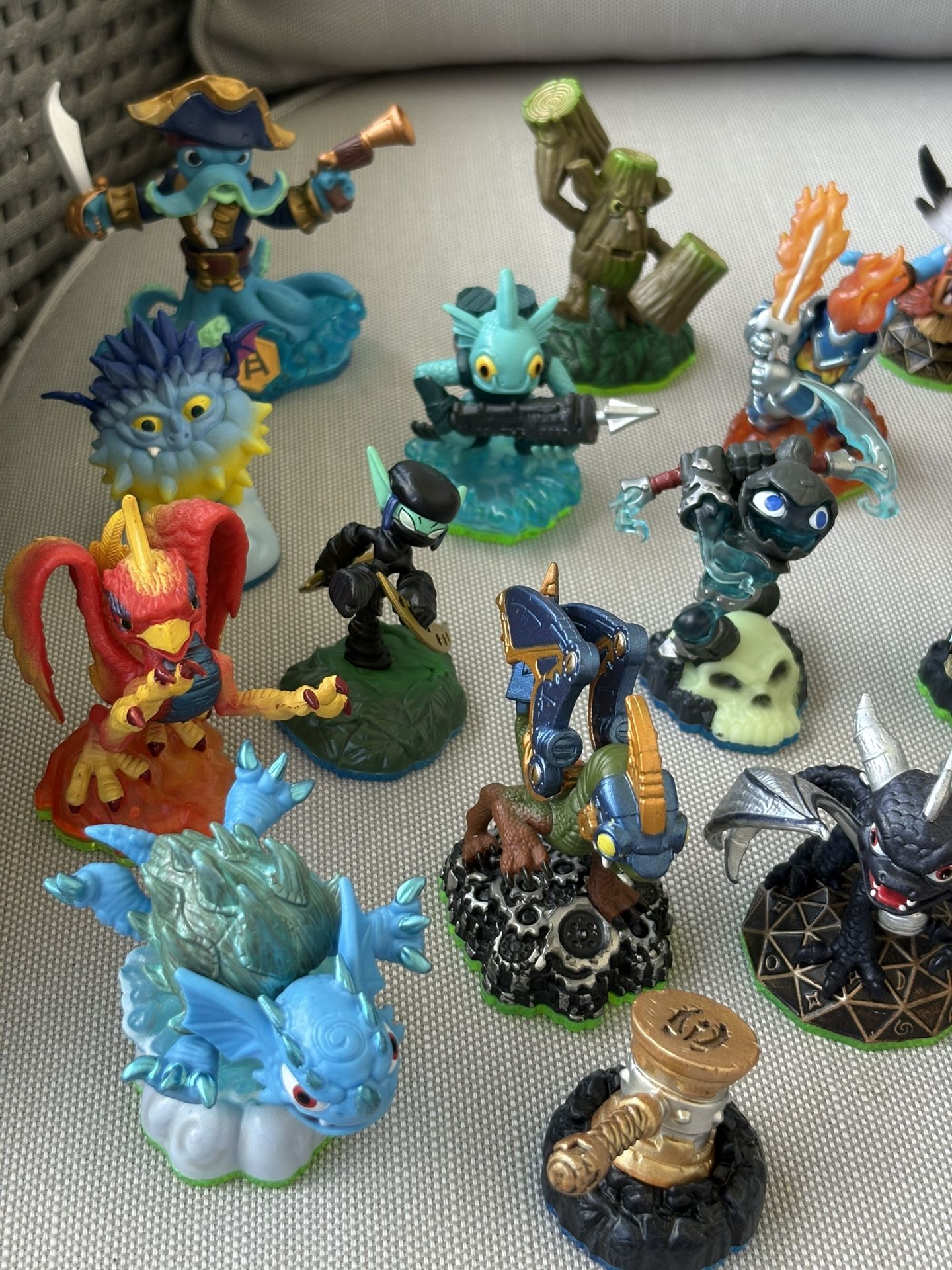 Lot 29/pc Skylanders 