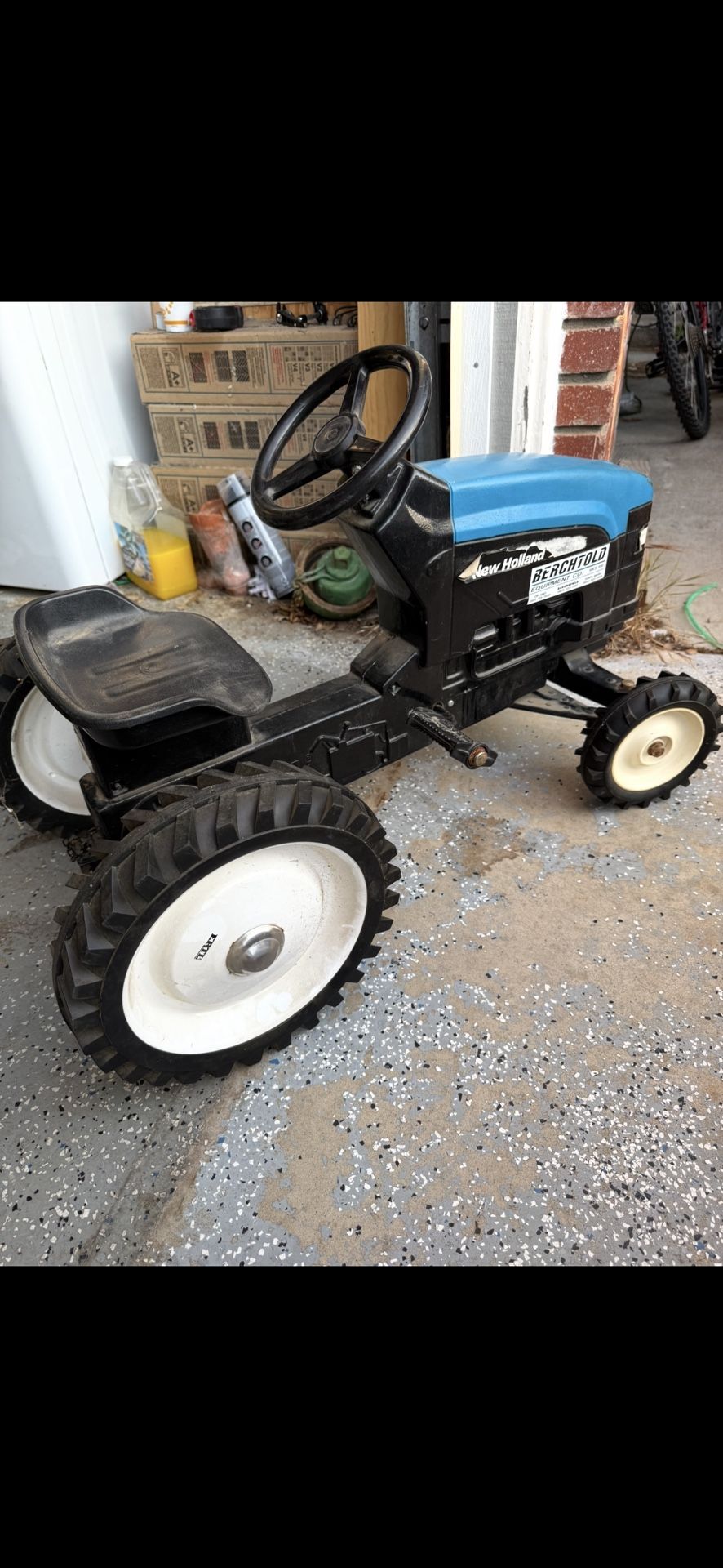 ERTL NEW HOLLAND LP Tractor In Good Shape