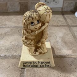 Vintage 1973-75 R&W Berries Co's Statue. USA Hugging #710