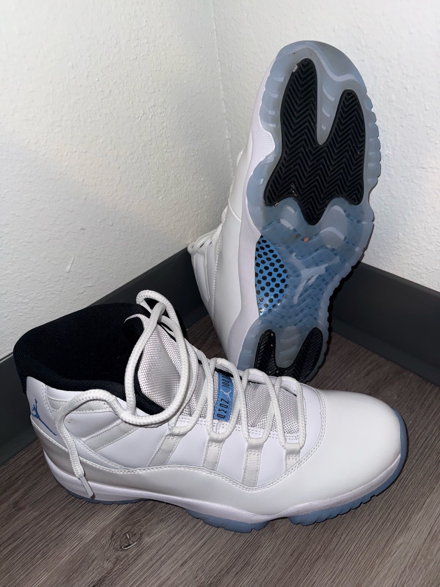 Jordan 11 Retro legend blue (2024) 11.5 “OBO”