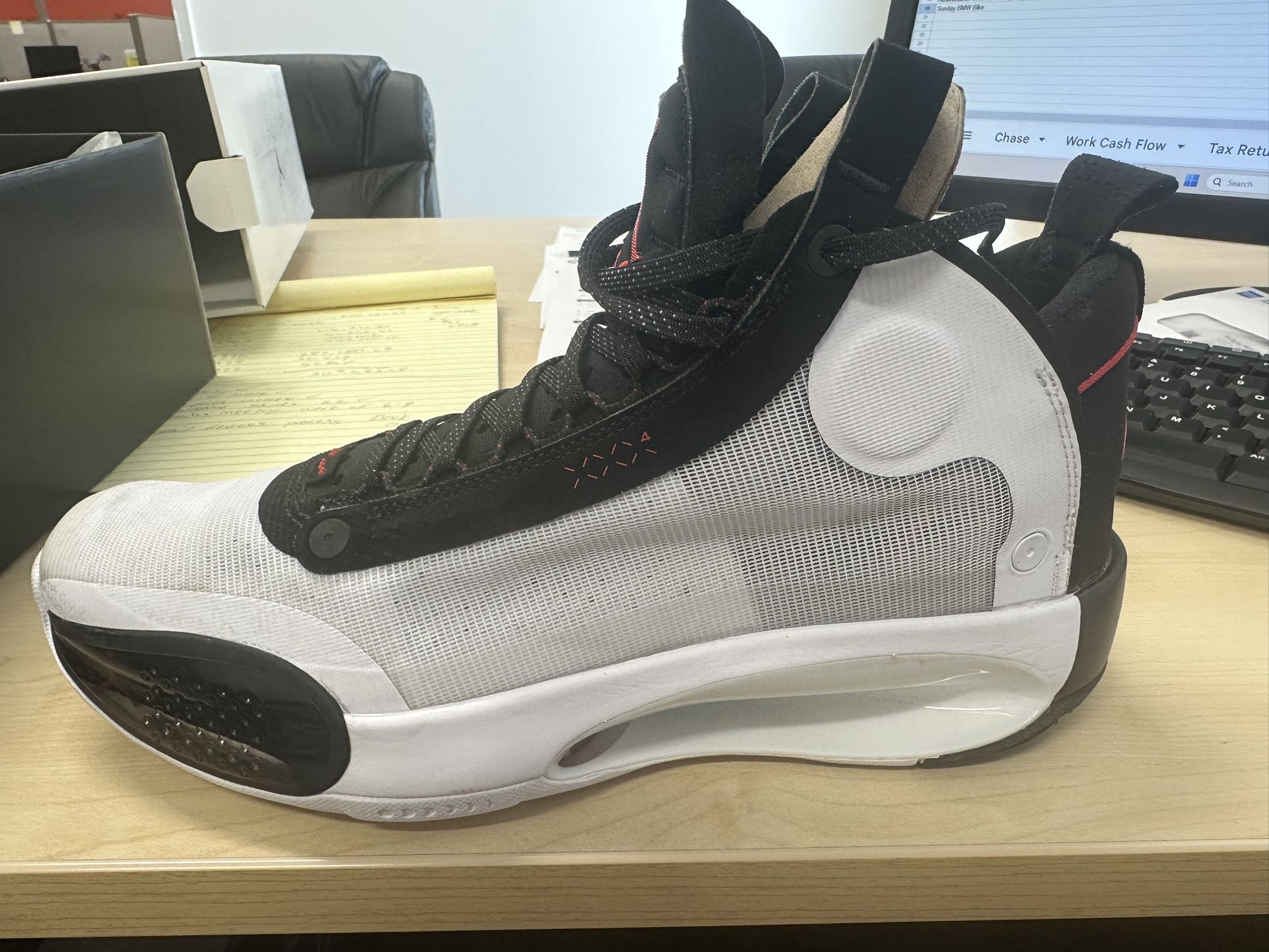 Air Jordan 34 University Chicago Red