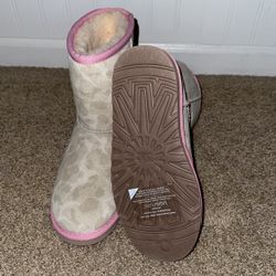 Brand New Big Girls Uggs Size 3