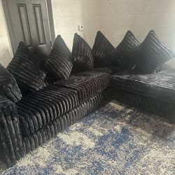 🛋️🔥 NEW BLACK PLUSH SECTIONAL — IN STOCK & GOING FAST 🔥