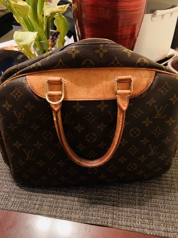 Louis Vuitton Deauville Tote 6.5 for Sale in Greenbelt, MD - OfferUp