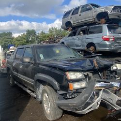 2004 Chevy Avalanche For Parts