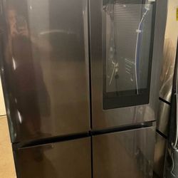 Samsung family hub refrigerator 