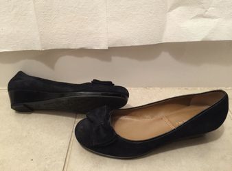 Tahari black suede upper shoes with a bow size 6.5