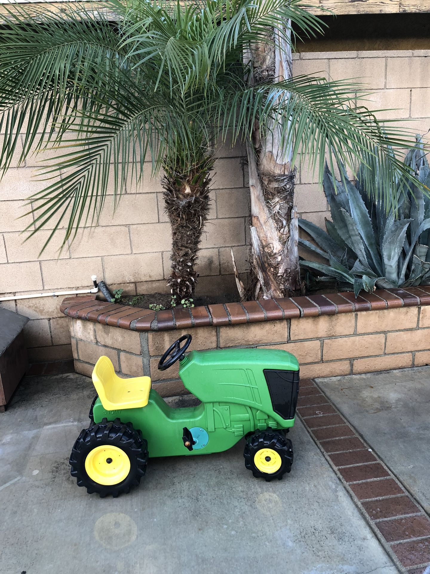 JOHN DEERE...CHILDRENS TRACTOR PARTY PROP❣️