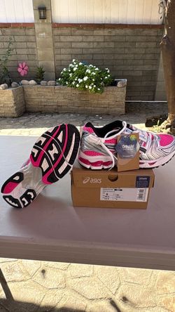 NEW -ASICS Women's Running Sneakers Pink/Silver