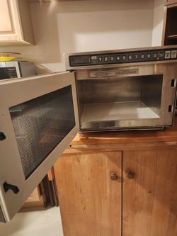 Commercial Microwave (Amana)
