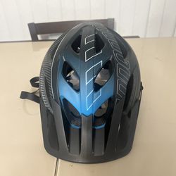 Cannondale Ryker Helmet  2014 Large 58-62CM Great Shape Free Shipping Clean . Used in very good condition with minor cosmetic blemishes. These blemish