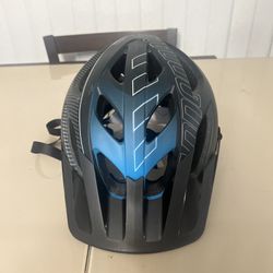 Cannondale Ryker Helmet  2014 Large 58-62CM Great Shape Free Shipping Clean . Used in very good condition with minor cosmetic blemishes. These blemish