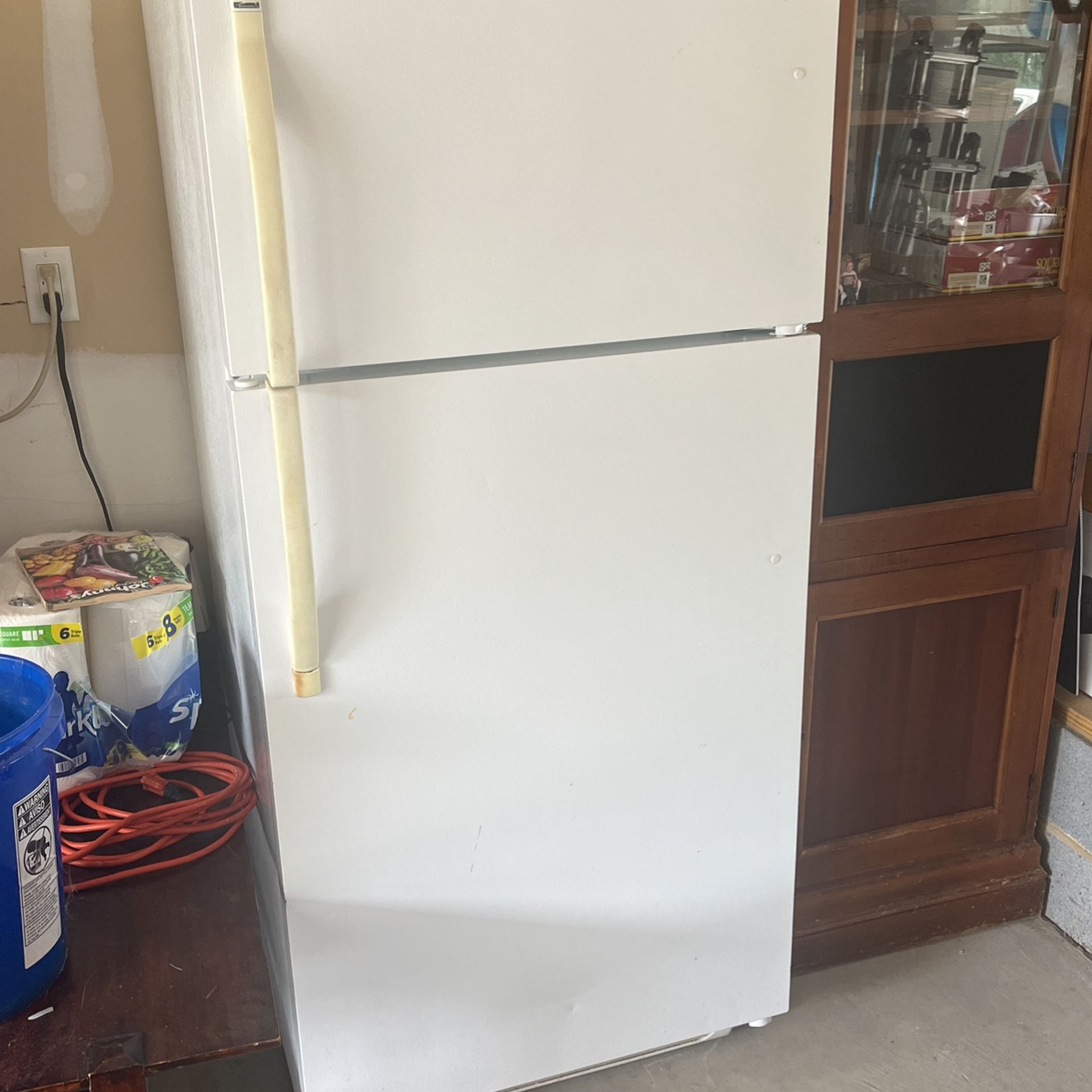 Refrigerator 