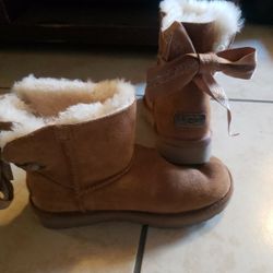 UGG Zise 5   Brand New  