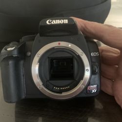 Canon EOS Rebel XT Digital SLR Camera  W/18-55mm Zoom Lens Black 
