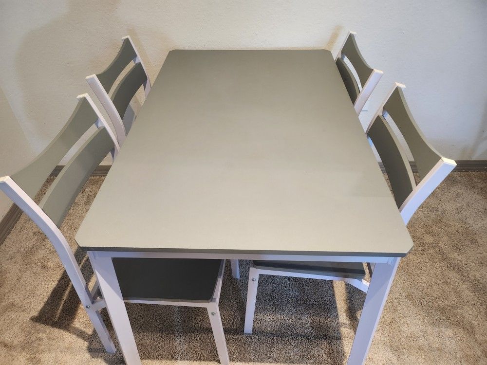 Dining table and chair set