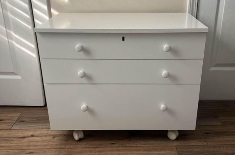 Office drawer on wheels