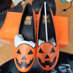 Brand New Never Worn Size 11 Women's Pumpkin Halloween Shoes