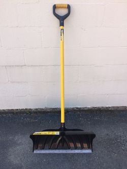 Suncast Snow shovel/ pusher