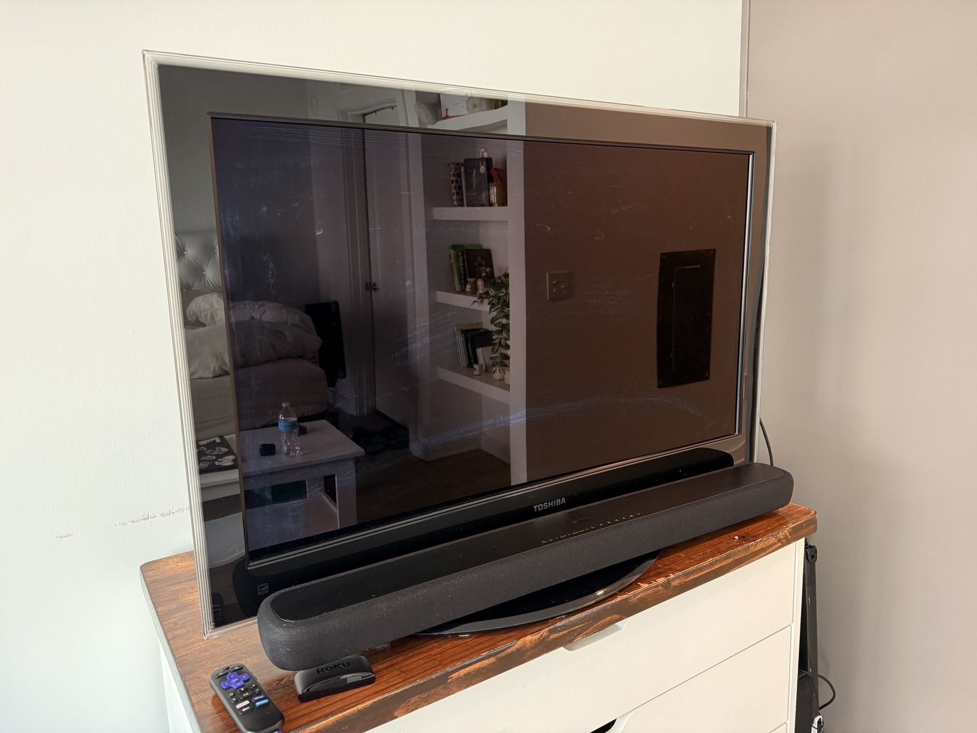 Toshiba TV(35.5x20in ScreenSize) with Yamaha Sound Bar and Standing Point Speaker