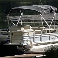 2017 Sunchaser Oasis 818 Pontoon Boat